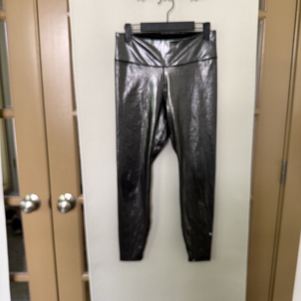 Nike‎ Women's Medium Grey Metallic Dri-Fit Athletic Work Out Leggings Bottoms